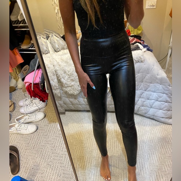 Black faux leather leggings - Picture 2 of 3